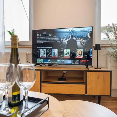 Modernes Augusta Am Rhein, Vollausgestattet, Ruhig Und Verkehrsguenstig Gelegen Appartement *