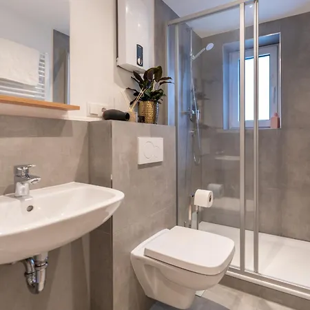 Modernes Augusta Am Rhein, Vollausgestattet, Ruhig Und Verkehrsguenstig Gelegen Koblenz (Rhineland-Palatinate)