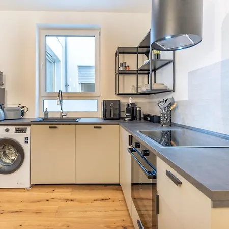 Modernes Augusta Am Rhein, Vollausgestattet, Ruhig Und Verkehrsguenstig Gelegen Apartment Koblenz (Rhineland-Palatinate)