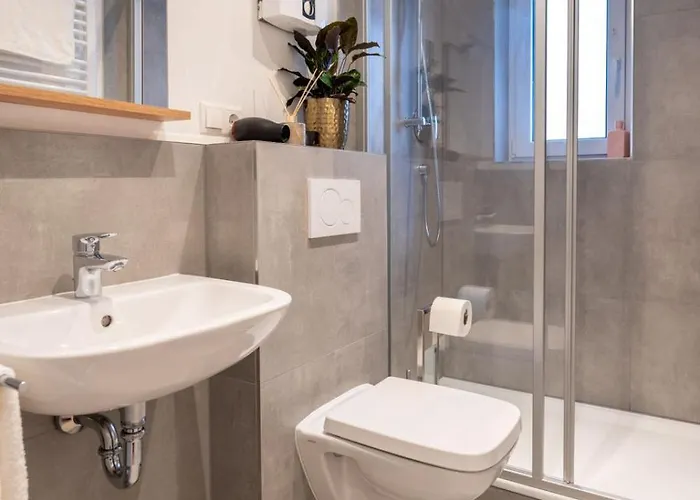 Modernes Augusta Am Rhein, Vollausgestattet, Ruhig Und Verkehrsguenstig Gelegen コブレンツ