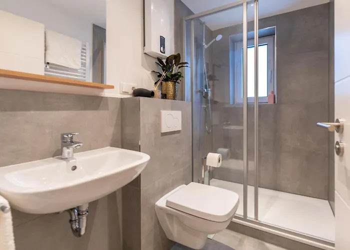 Modernes Augusta Am Rhein, Vollausgestattet, Ruhig Und Verkehrsguenstig Gelegen コブレンツ